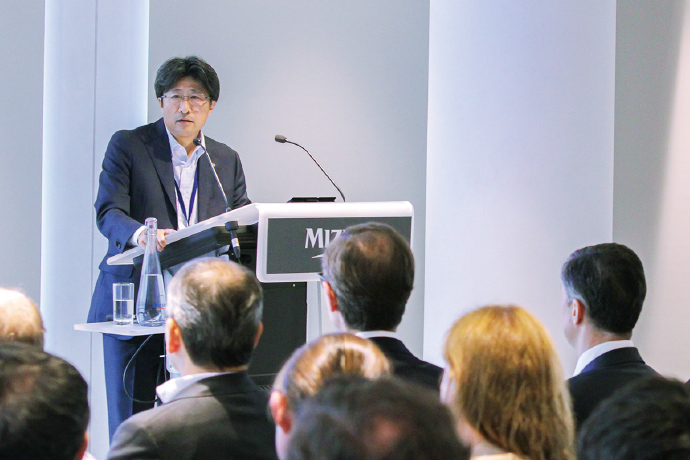 photo:Masahiro Kihara Member of the Board of Directors President & Group CEO Mizuho Financial Group